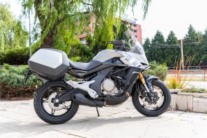Motocykel CFMOTO 650MT 2022 biela